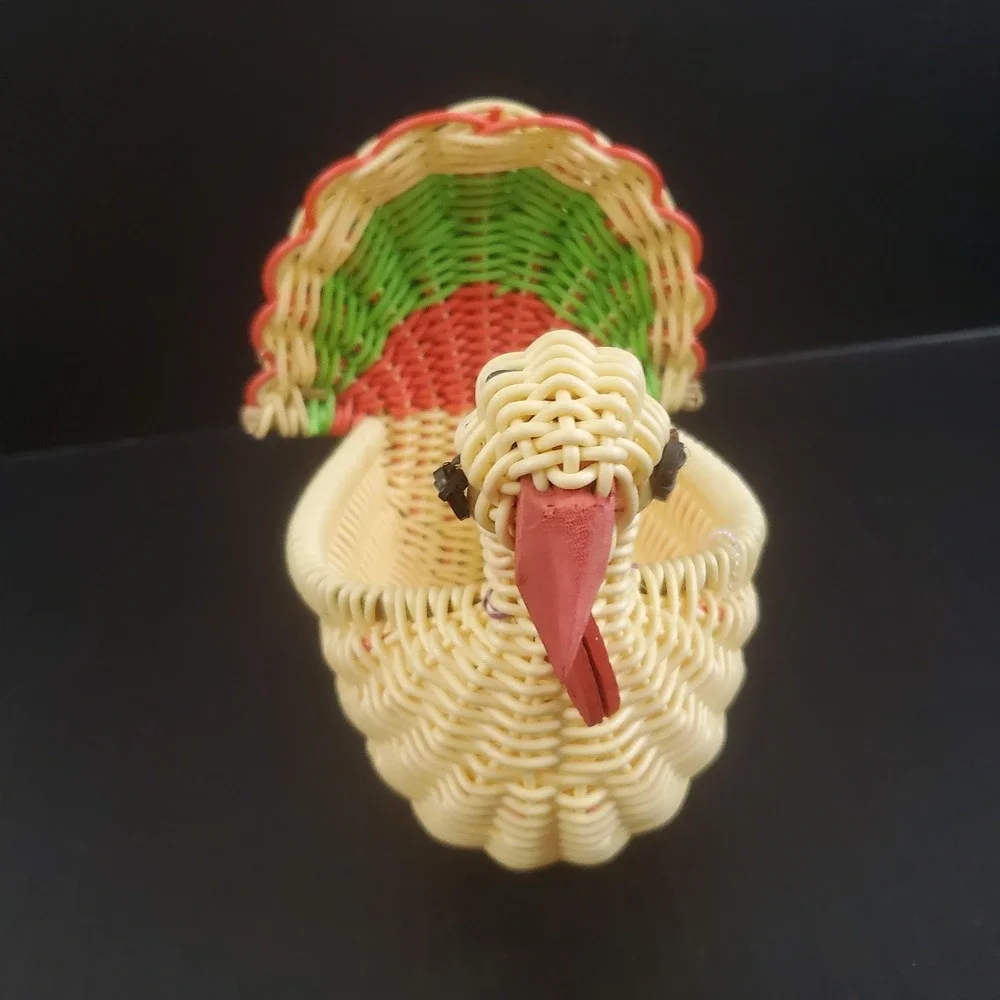 Turkey Shaped Woven‎ Storage Bread Basket Polypropylene, Rustic Farmhouse